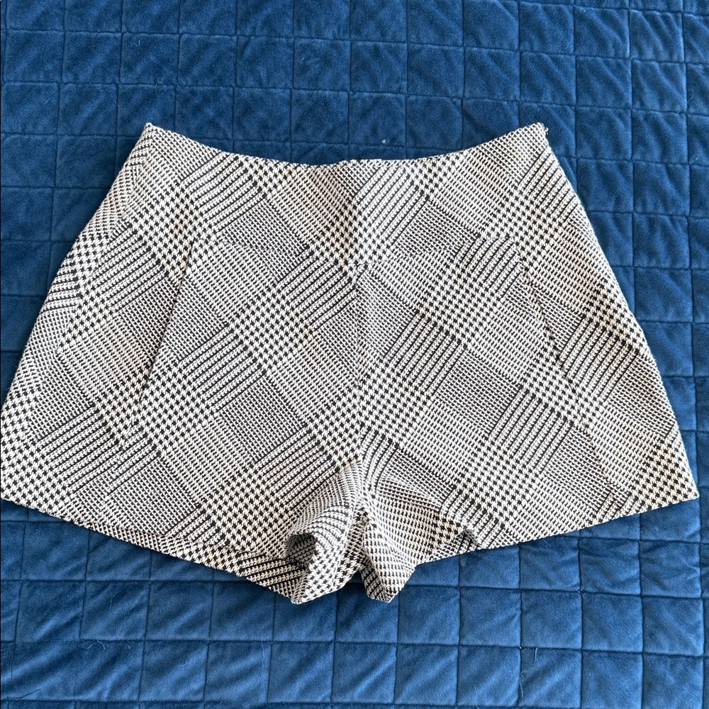 Zara - Stylish Black and White Women's Shorts (Size Medium)